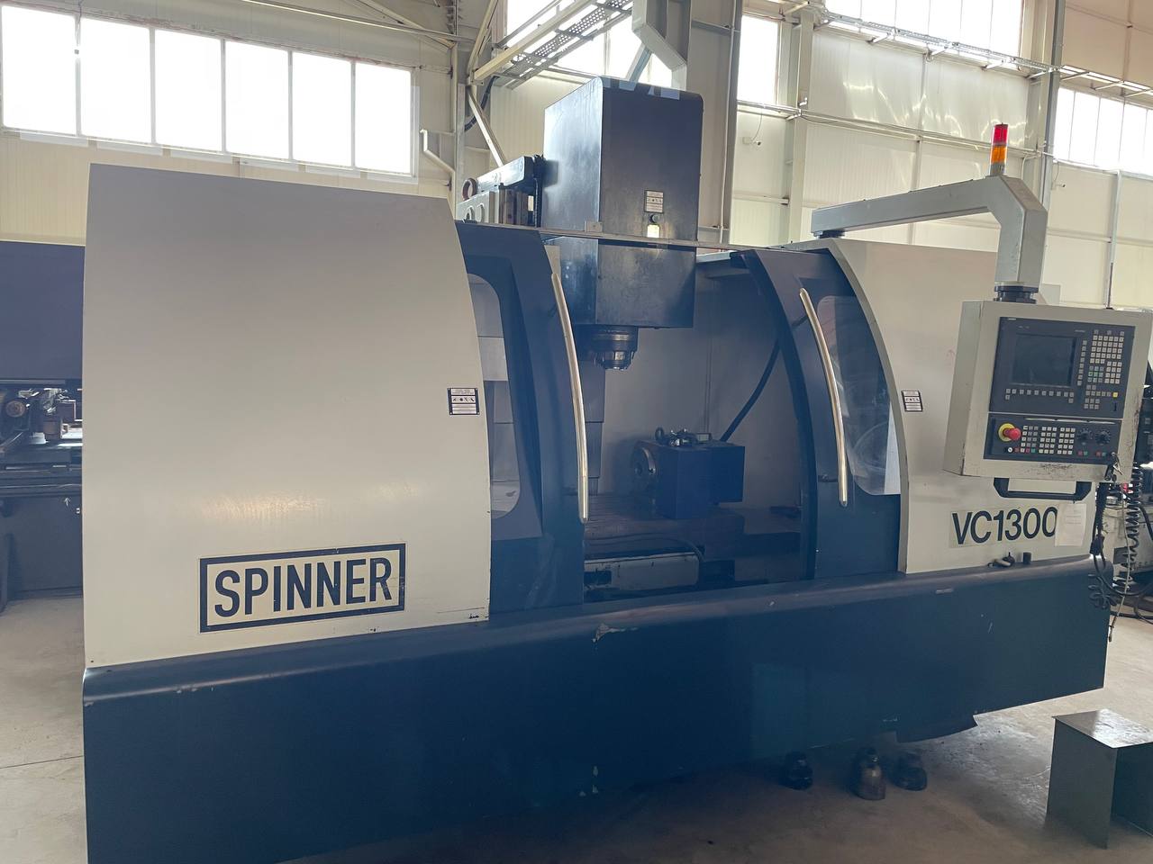 دستگاه فرز عمودی چهار محور SPINNER VC 1300