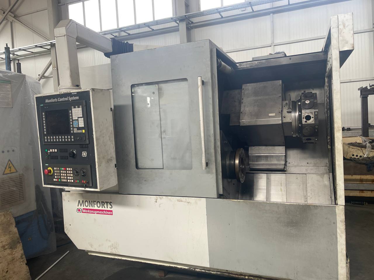 دستگاه تراش MONFORTS